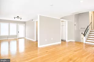 10827 Charles Dr, Fairfax, VA 22030 - Photo 4