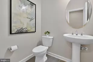 3957 Oak St, Fairfax, VA 22030 - Photo 10