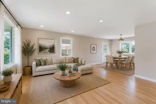 10914 Woodhaven Dr, Fairfax, VA 22030 - Photo 2