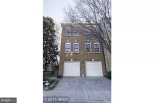 10501 Chancery Ct, Fairfax, VA 22030 - Photo 2