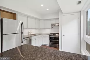 10105 Fair Woods, Fairfax, VA 22030 - Photo 8