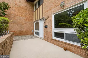 10105 Fair Woods, Fairfax, VA 22030 - Photo 2