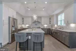 10704 Warwick Ave, Fairfax, VA 22030 - Photo 14