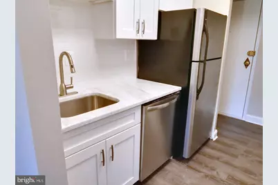 3874 Lyndhurst Drive #302, Fairfax, VA 22031 - Photo 4