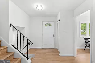 10217 Shiloh St, Fairfax, VA 22030 - Photo 6