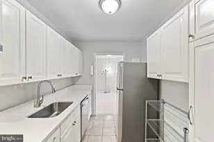 10725 W West Dr, Fairfax, VA 22030 - Photo 16