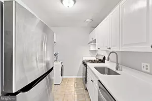 10725 W West Dr, Fairfax, VA 22030 - Photo 14