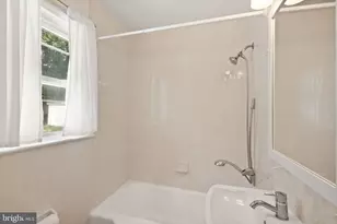 4144 Addison Rd, Fairfax, VA 22030 - Photo 26