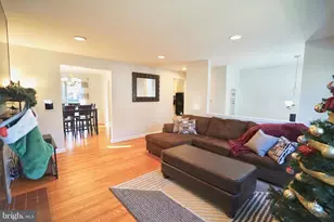 4218 University Dr, Fairfax, VA 22030 - Photo 8