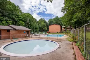 10028 Mosby Woods Dr, Fairfax, VA 22030 - Photo 18