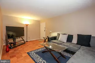 10028 Mosby Woods Dr, Fairfax, VA 22030 - Photo 4