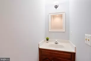 3711 Jenny Lynne Ln, Fairfax, VA 22030 - Photo 8
