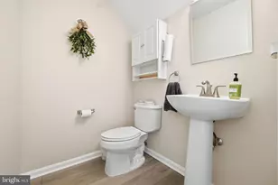 10359 Sager Ave, Fairfax, VA 22030 - Photo 16