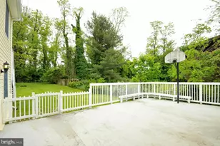 10506 Oak Pl, Fairfax, VA 22030 - Photo 14