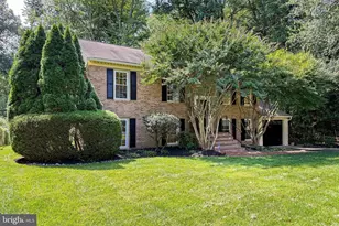 10319 Cardinal Rd, Fairfax, VA 22030 - Photo 2