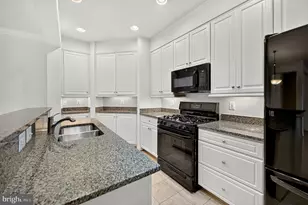 10328 Sager Ave, Fairfax, VA 22030 - Photo 12