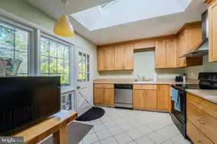 3749 Chain Bridge Rd, Fairfax, VA 22030 - Photo 6