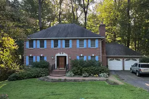 3806 Haynsworth Pl, Fairfax, VA 22031 - Photo 2