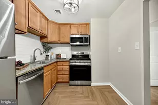 10570 Main St, Fairfax, VA 22030 - Photo 12