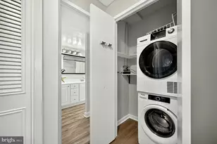 10570 Main St, Fairfax, VA 22030 - Photo 18
