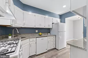 10165 Fair Woods Dr, Fairfax, VA 22030 - Photo 18