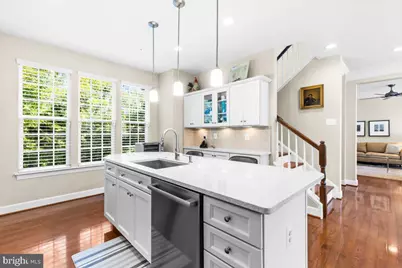 4057 Glendale Way, Fairfax, VA 22030 - Photo 4