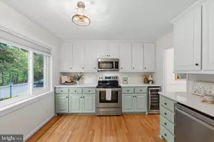 10413 Courthouse Dr, Fairfax, VA 22030 - Photo 2