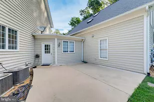10903 Maple St, Fairfax, VA 22030 - Photo 34