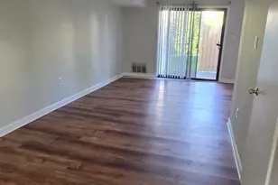 11126 Snug Haven Ln, Fairfax, VA 22030 - Photo 2