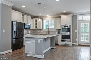 10601 School St, Fairfax, VA 22030 - Photo 4
