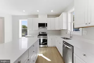 9204 Douglas St, Manassas, VA 20110 - Photo 16