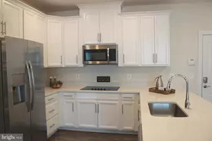 10417 Ratcliffe Trl, Manassas, VA 20110 - Photo 2