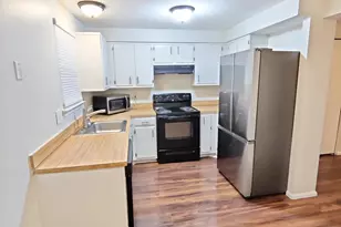 8317 Georgian Ct, Manassas, VA 20110 - Photo 2