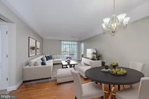 10275 Fountain Cir, Manassas, VA 20110 - Photo 2