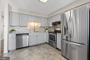 8392 Shady Grove Cir, Manassas, VA 20110 - Photo 10