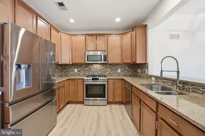 9200 Charleston Drive #404, Manassas, VA 20110 - Photo 2