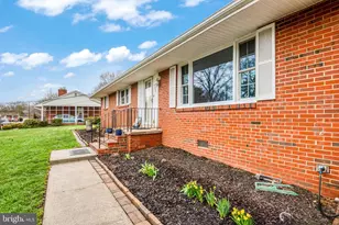 8909 Hill Pl, Manassas, VA 20110 - Photo 4