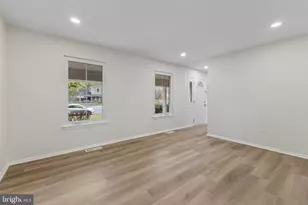 8928 Rolling Rd, Manassas, VA 20110 - Photo 6