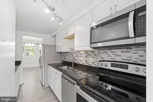 9178 Laurelwood Ct, Manassas, VA 20110 - Photo 8