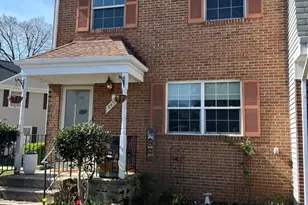 8453 McKenzie Cir, Manassas, VA 20110 - Photo 2