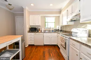 9915 Sugarwood Ln, Manassas, VA 20110 - Photo 4
