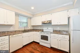9915 Sugarwood Ln, Manassas, VA 20110 - Photo 4