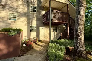 9915 Sugarwood Ln, Manassas, VA 20110 - Photo 2
