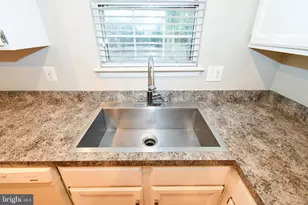 9915 Sugarwood Ln, Manassas, VA 20110 - Photo 6