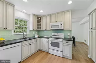 8746 Country Ln, Manassas, VA 20110 - Photo 10