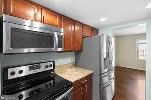 8987 McDowell Commons, Manassas, VA 20110 - Photo 16