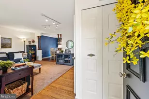 9203 Landgreen St, Manassas, VA 20110 - Photo 2
