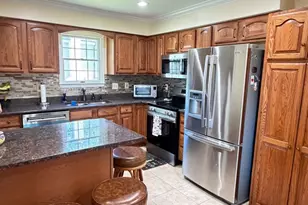 8580 King Carter St, Manassas, VA 20110 - Photo 4