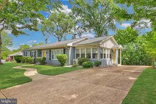 8909 Weir St, Manassas, VA 20110 - Photo 2