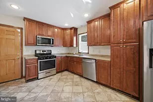 8905 Tudor Ln, Manassas, VA 20110 - Photo 6